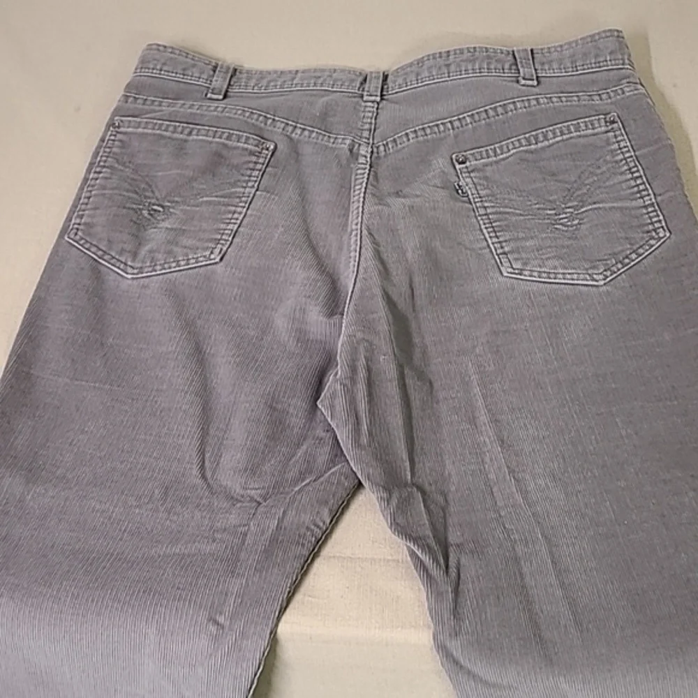 - Levis Vintage 70s/80s Grey Cordoroy 38x31